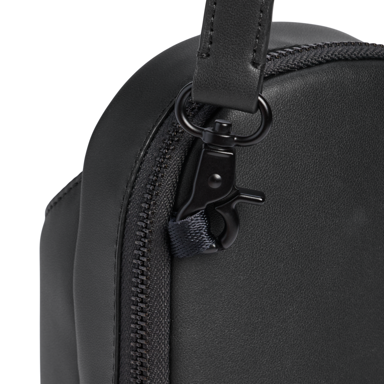 Web_PNG_Square-TheStanleyClutchBottleSide-Kit2.11QT-Black2.0-CloseUp.png